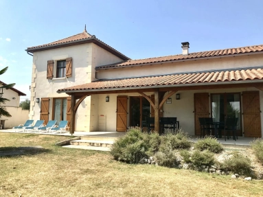 Stylish modern property with pool for sale for 371,000&euro; in Charente, Poitou-Charentes