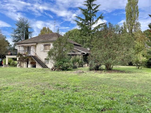 House on the banks of the Dordogne for sale for 199,000&euro; in Dordogne, Aquitaine