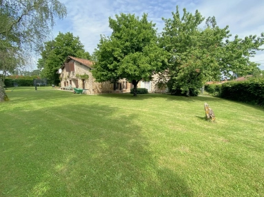 Holiday complex of 6 habitations in Charente countryside for sale for 636,000&euro; in Charente, Poitou-Charentes