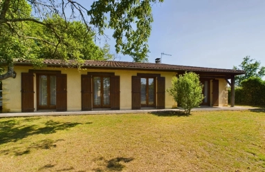 Three bedroom bungalow close to amenities for sale for 182,500&euro; in Dordogne, Aquitaine