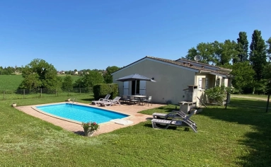 Modern single-storey house with swimming pool for sale for 172,800&euro; in Charente, Poitou-Charentes