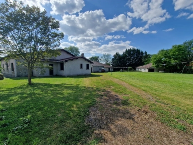 4 Bedroom(s) - 2 Bathroom(s) - 31,937m² land for sale in Lot-et-Garonne, Aquitaine, France - FrenchPropertyPortal.com Charming Farmhouse on 3 hectares with Stables, Pool and Barns for sale for 295,000€ in Lot-et-Garonne, Aquitaine