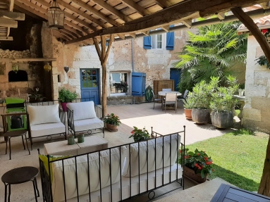 4 Bedroom(s) - 2 Bathroom(s) - 755m² land for sale in Dordogne, Aquitaine, France - FrenchPropertyPortal.com Charming renovated village house with beautiful outdoor living space and enclosed garden for sale for 249,950€ in Dordogne, Aquitaine