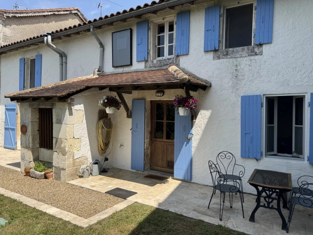 3 Bedroom(s) - 3 Bathroom(s) - 582m² land for sale in Dordogne, Aquitaine, France - FrenchPropertyPortal.com Charming village house for sale for 249,500€ in Dordogne, Aquitaine