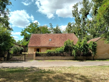 4 Bedroom(s) - 2 Bathroom(s) - 19,366m² land for sale in Dordogne, Aquitaine, France - FrenchPropertyPortal.com Perigourdine farmhouse with outbuildings and meadow in Bergerac for sale for 283,550€ in Dordogne, Aquitaine