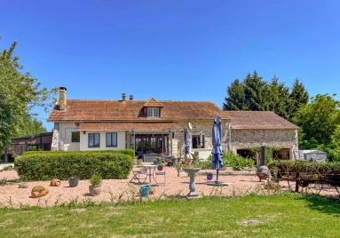Lovely house with no neighbours yet close to amenities. for sale for 309,750&euro; in Dordogne, Aquitaine