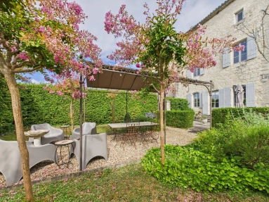 4 Bedroom(s) - 3 Bathroom(s) - 304m² land for sale in Dordogne, Aquitaine, France - FrenchPropertyPortal.com Elegant Medieval Village House in the Heart of Issigeac for sale for 550,000€ in Dordogne, Aquitaine