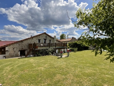 6 Bedroom(s) - 3 Bathroom(s) - 2,899m² land for sale in Dordogne, Aquitaine, France - FrenchPropertyPortal.com Stunning 6 bedroom barn conversion with countryside views for sale for 477,000€ in Dordogne, Aquitaine
