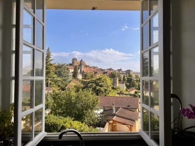 Substantial house with views of medieval Gourdon for sale for 328,600&euro; in Lot, Midi-Pyrénées