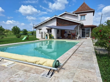 4 Bedroom(s) - 1 Bathroom(s) - 3,054m² land for sale in Lot-et-Garonne, Aquitaine, France - FrenchPropertyPortal.com Wood-frame house with a view, in a quiet location close to amenities for sale for 315,650€ in Lot-et-Garonne, Aquitaine