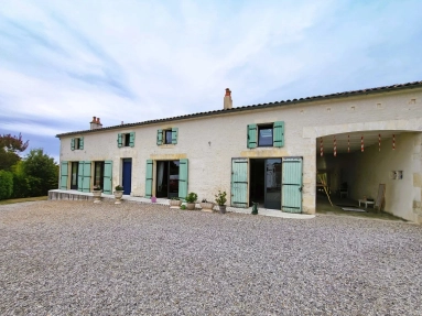 Large, detached 3-bedroom, Charentaise house with pool, close to Cognac for sale for 520,000&euro; in Charente, Poitou-Charentes