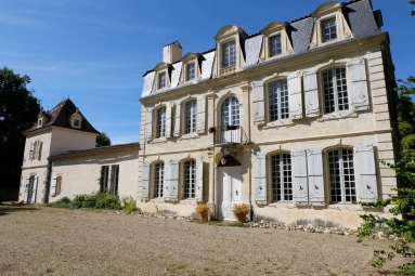 Manor house with pool and guest annexe for sale for 682,500&euro; in Lot-et-Garonne, Aquitaine