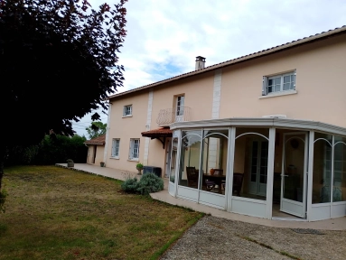 Large charentaise house with outbuildings for sale for 360,400&euro; in Charente, Poitou-Charentes
