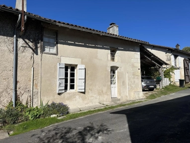 3 Bedroom(s) - 2 Bathroom(s) - 896m² land for sale in Charente, Poitou-Charentes, France - FrenchPropertyPortal.com Charming renovated stable cottage for sale for 135,000€ in Charente, Poitou-Charentes