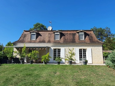 Beautiful home with indoor swimming pool for sale for 495,000&euro; in Gironde, Aquitaine