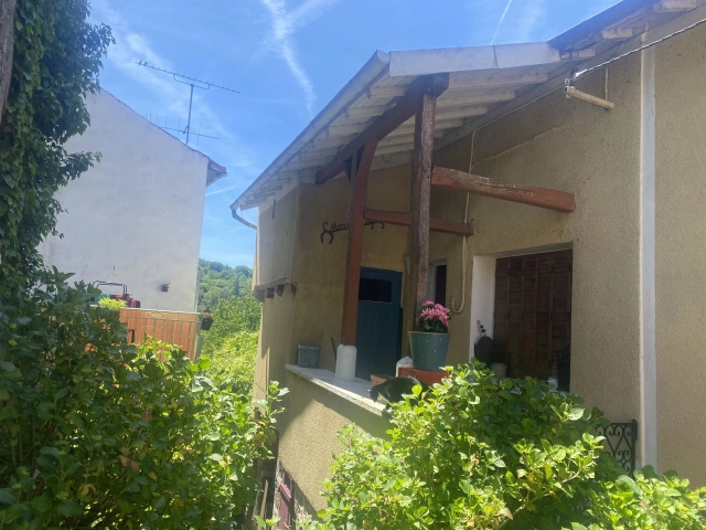 3 Bedroom(s) - 2 Bathroom(s) - 530m² land for sale in Haute-Vienne, Limousin, France - FrenchPropertyPortal.com Cute house and a beautiful setting in Chateauponsac for sale for 61,000€ in Haute-Vienne, Limousin