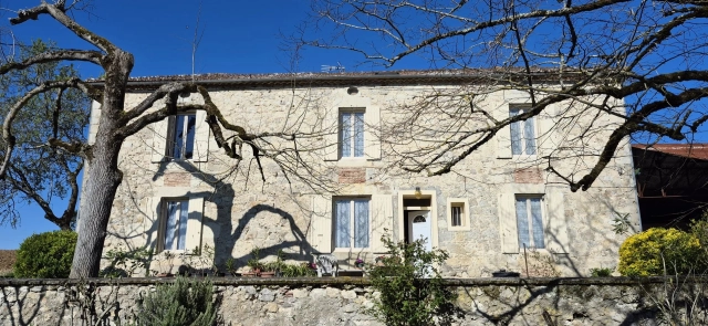 4 Bedroom(s) - 2 Bathroom(s) - 141,450m² land for sale in Lot-et-Garonne, Aquitaine, France - FrenchPropertyPortal.com Property with numerous outbuildings close to amenities for sale for 530,000€ in Lot-et-Garonne, Aquitaine