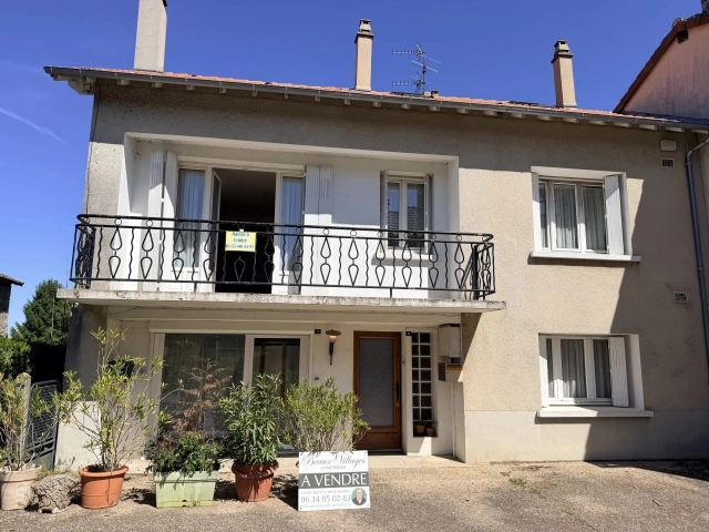 5 minutes to golf course, 5 bedrooms, 3 bathrooms and an apartment for sale for 161,320&euro; in Haute-Vienne, Limousin