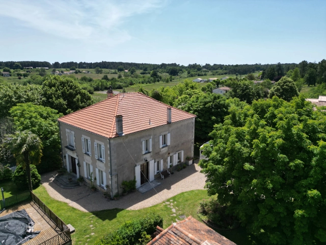 Beautiful 5-bed house in village centre for sale for 399,999&euro; in Charente-Maritime, Poitou-Charentes