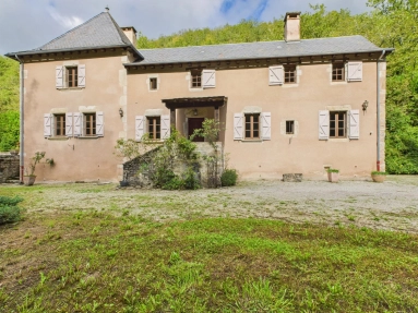Parisot – Beautifully Renovated 4-Bedroom Riverside Stone House with Pool for sale for 399,950&euro; in Tarn-et-Garonne, Midi-Pyrénées