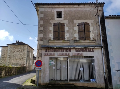 Old village house to renovate for sale for 36,000€ in Charente, Poitou-Charentes