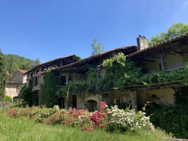 Charming property in need of complete renovation, close to Figeac for sale for 69,000€ in Lot, Midi-Pyrénées