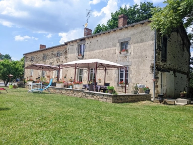 Delightful spacious stone farmhouse for sale for 235,400€ in Haute-Vienne, Limousin