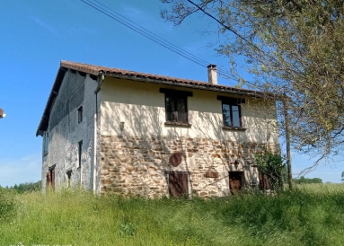 7 Bedroom(s) - 3 Bathroom(s) - 91,170m² land for sale in Haute-Vienne, Limousin, France - FrenchPropertyPortal.com Two hamlet houses with 22 acres of land for sale for 235,400€ in Haute-Vienne, Limousin