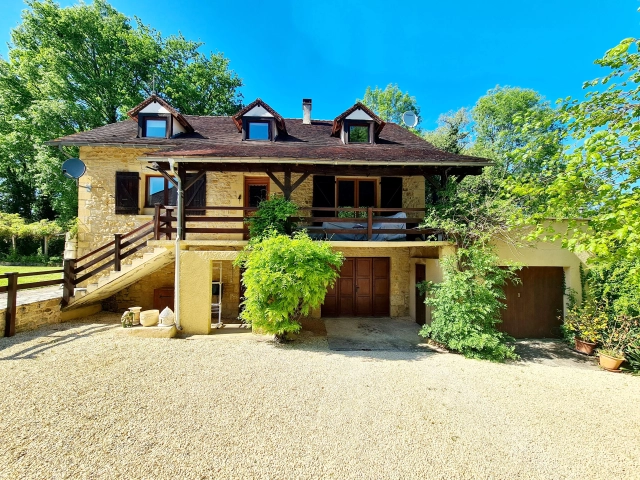 Charming house with 2 bedrooms, Pool and Land in Lamothe-Fénelon for sale for 349,800&euro; in Lot, Midi-Pyrénées