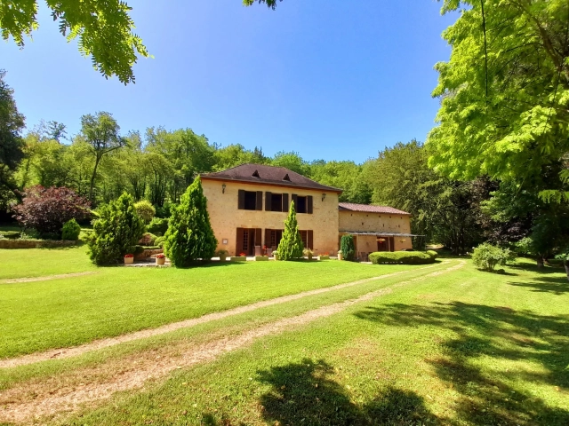 4 Bedroom(s) - 4 Bathroom(s) - 43,680m² land for sale in Dordogne, Aquitaine, France - FrenchPropertyPortal.com Magnificent river side property for sale for 605,000€ in Dordogne, Aquitaine