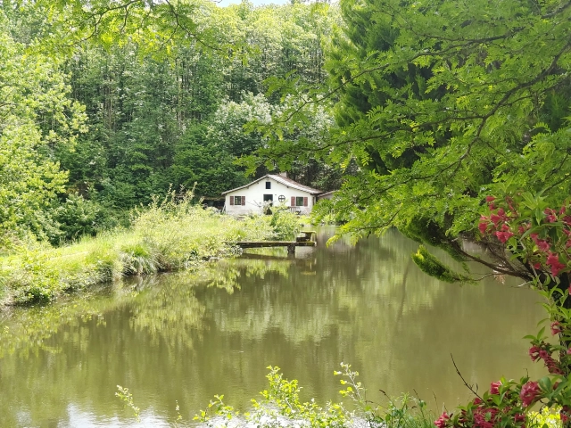 6 Bedroom(s) - 1 Bathroom(s) - 17,816m² land for sale in Dordogne, Aquitaine, France - FrenchPropertyPortal.com Small cottage with 2 lakes for sale for 235,400€ in Dordogne, Aquitaine
