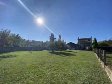 A spacious 7 bedroom house with a large garage, a garden and office space for sale for 272,850&euro; in Haute-Vienne, Limousin