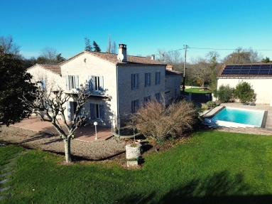 Turnkey AOC Bordeaux vineyard with renovated stone farmhouse for sale for 1,590,000&euro; in Gironde, Aquitaine