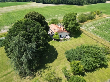 4 Bedroom(s) - 3 Bathroom(s) - 4,666m² land for sale in Charente, Poitou-Charentes, France - FrenchPropertyPortal.com Great Location for this Stunning 4 Bed Property with pool and outbuilding for sale for 386,900€ in Charente, Poitou-Charentes
