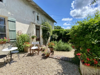 Character 2 bedroom stone house with barn and gardens for sale for 162,000&euro; in Charente, Poitou-Charentes