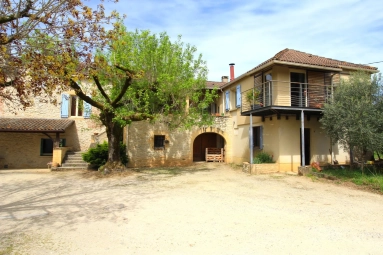 Beautiful stone property near Prayssac for sale for 553,200&euro; in Lot, Midi-Pyrénées
