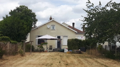 4 Bedroom(s) - 2 Bathroom(s) - 813m² land for sale in Haute-Vienne, Limousin, France - FrenchPropertyPortal.com Charming house in the centre of Meziere sur Isssoire for sale for 178,200€ in Haute-Vienne, Limousin