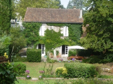 4 Bedroom(s) - 2 Bathroom(s) - 3,709m² land for sale in Dordogne, Aquitaine, France - FrenchPropertyPortal.com Gracious 4 bed stone property with barn and pretty garden within walking distance of all facilities for sale for 250,000€ in Dordogne, Aquitaine