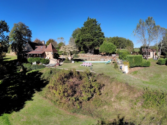 6 Bedroom(s) - 5 Bathroom(s) - 12,506m² land for sale in Dordogne, Aquitaine, France - FrenchPropertyPortal.com Charming Périgourdine Property with guest house, pool and forest views for sale for 550,000€ in Dordogne, Aquitaine