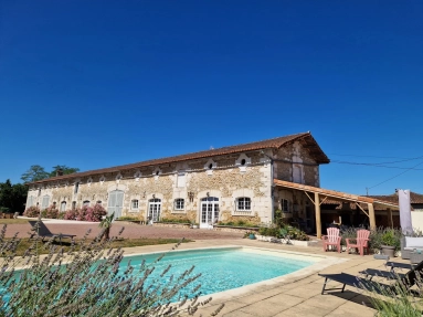 Beautifully renovated ancien relais de poste with adjoining barns and pool for sale for 449,000&euro; in Charente, Poitou-Charentes