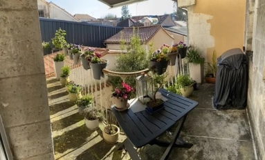 5 Bedroom(s) - 3 Bathroom(s) - 365m² land for sale in Dordogne, Aquitaine, France - FrenchPropertyPortal.com Elegant townhouse or commercial opportunity for sale for 325,000€ in Dordogne, Aquitaine