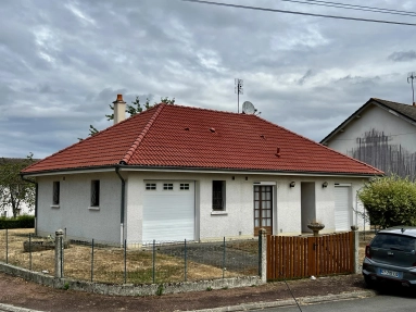 Detached Two-Bedroom Bungalow on the Outskirts of Bellac for sale for 90,750&euro; in Haute-Vienne, Limousin