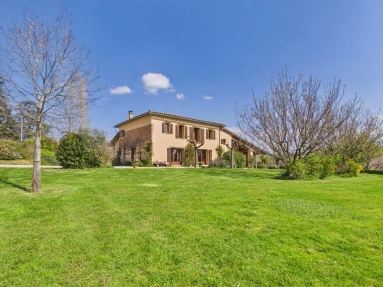 Charming Farmhouse for Sale near Salvagnac with Garden, Terrace and Countryside Views for sale for 358,000&euro; in Tarn, Midi-Pyrénées