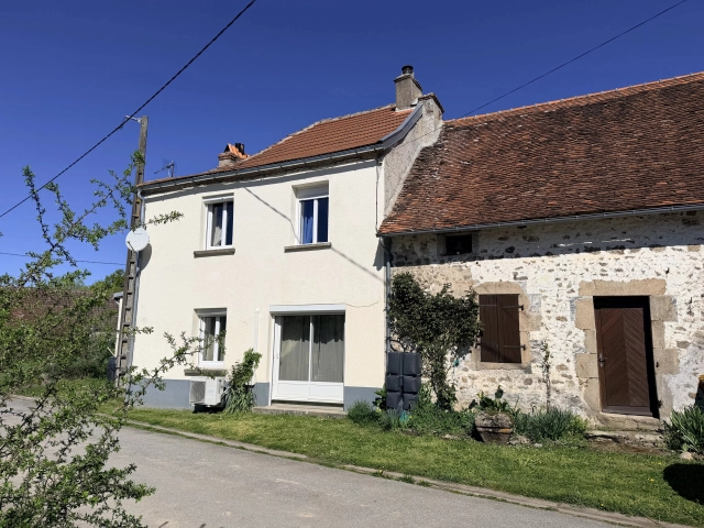 Countryside house with attached guest house, land and paddocks for sale for 149,899&euro; in Haute-Vienne, Limousin