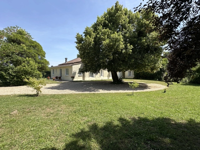 7 Bedroom(s) - 6 Bathroom(s) - 3,679m² land for sale in Dordogne, Aquitaine, France - FrenchPropertyPortal.com Lovely 5 bedroom riverside house with pool, guest house and annexe near Gensac for sale for 650,000€ in Dordogne, Aquitaine