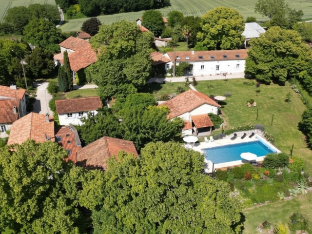 Beautiful ensemble of accommodation in spectacular setting for sale for 797,870&euro; in Charente, Poitou-Charentes