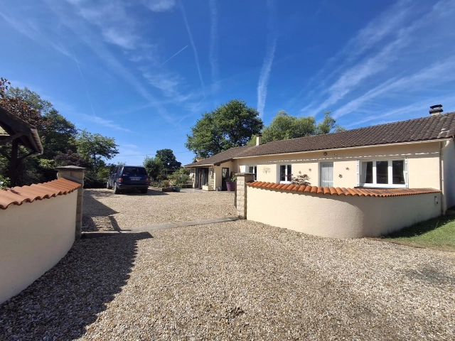 2 Bedroom(s) - 2 Bathroom(s) - 2,836m² land for sale in Haute-Vienne, Limousin, France - FrenchPropertyPortal.com Beautifully presented single-storey home with large, pretty garden for sale for 199,800€ in Haute-Vienne, Limousin