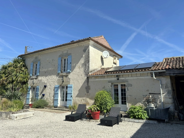 Character 4/5 bed detached residence with cottage to renovate for sale for 350,000&euro; in Dordogne, Aquitaine