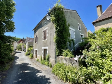 Detached house in desirable village needing some love ...and lots of updating for sale for 83,400€ in Lot, Midi-Pyrénées