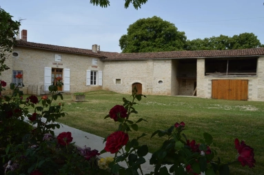 2 Bedroom(s) - 1 Bathroom(s) - 5,658m² land for sale in Charente, Poitou-Charentes, France - FrenchPropertyPortal.com Logis with a lot of potential - 15 minutes from Ruffec for sale for 392,200€ in Charente, Poitou-Charentes